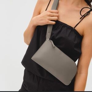 Everlane The Cactus Leather Sling‎ Bag